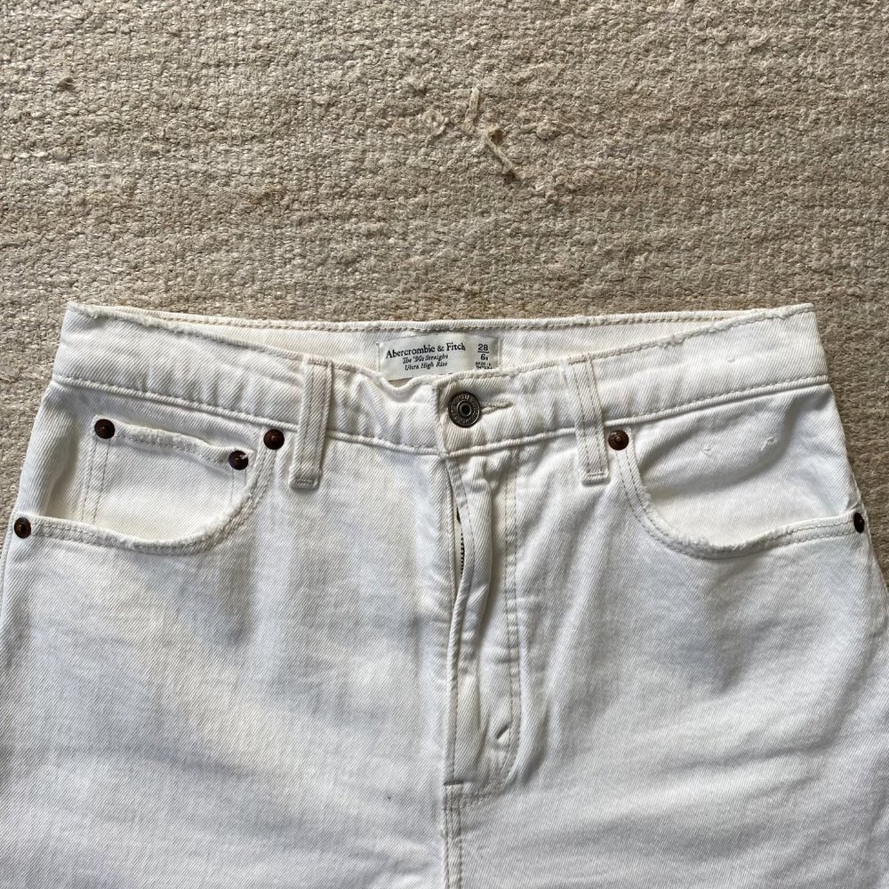 A&F 90's Straight Ultra High Rise